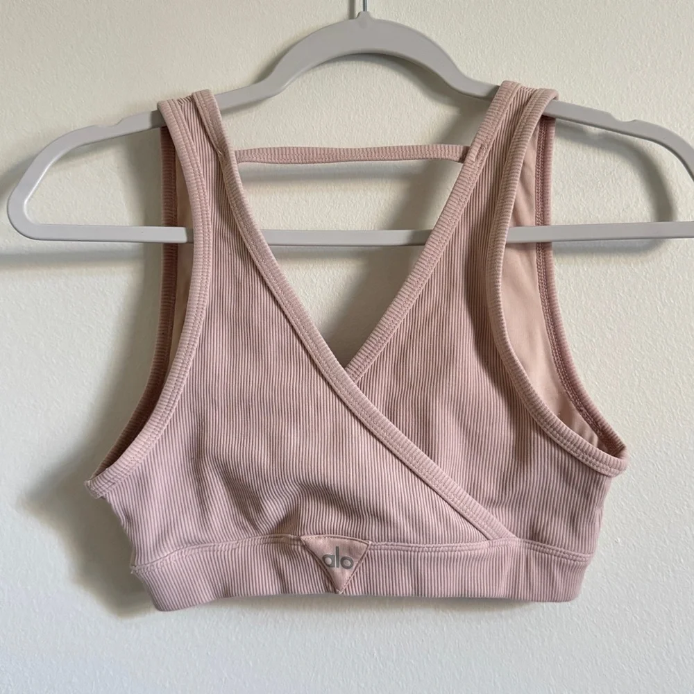 Alo Togetherness Sports Bra Size XS Light Pink Ribbed - Picture 4 of 5